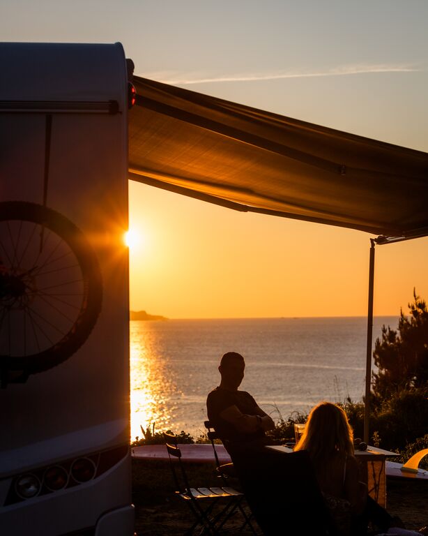 F45s 300 Wall Installation Awning